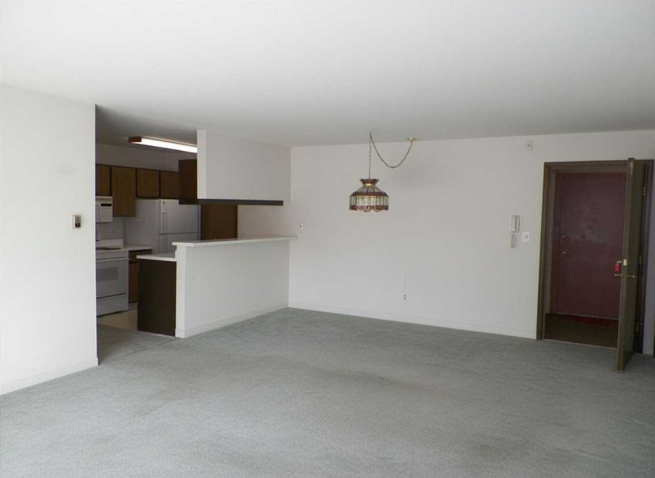 1305 Kirkwood Dr - Photo 3 of 7
