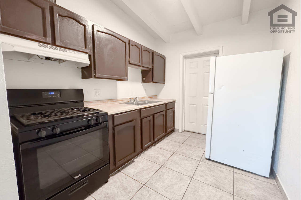 1626 N 31st Pl - Photo 6 of 22