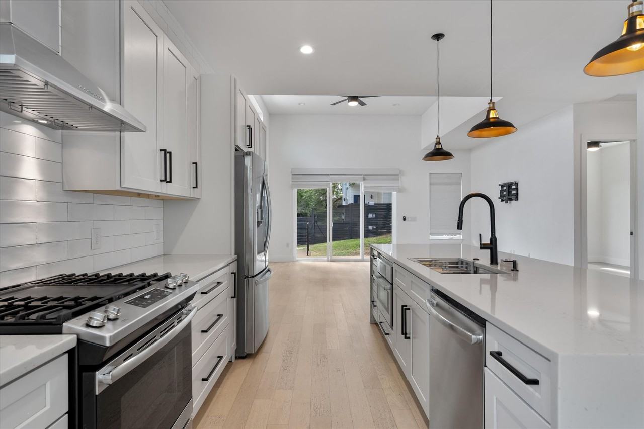 4712 Reyes St #1 - Photo 4 of 44