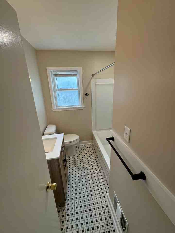 2711 Brownsboro Rd - Photo 3 of 12