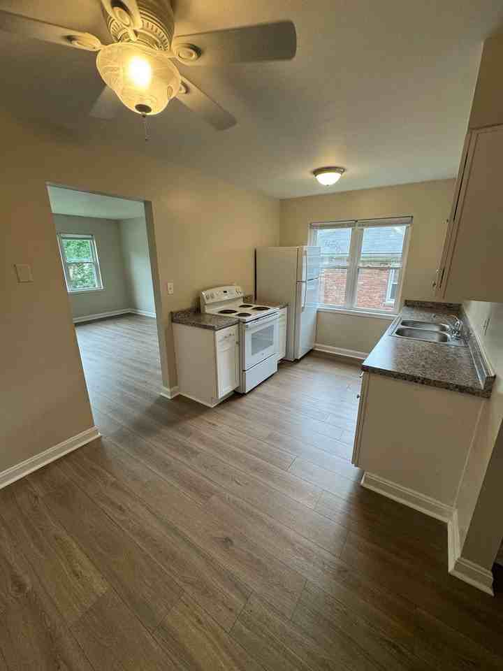 2711 Brownsboro Rd - Photo 4 of 12