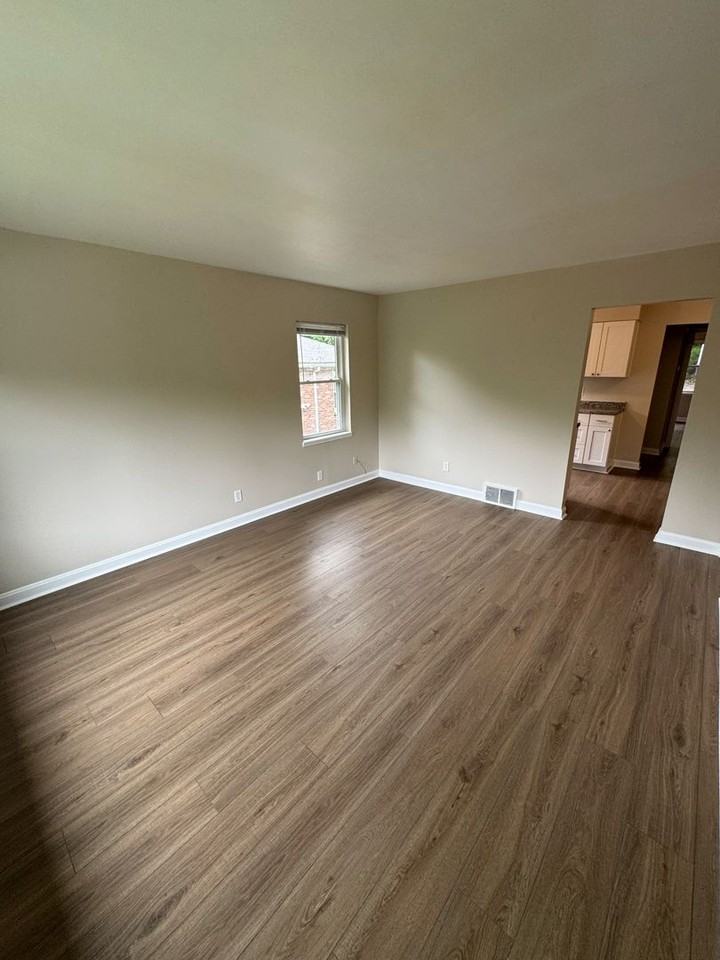2711 Brownsboro Rd - Photo 5 of 12