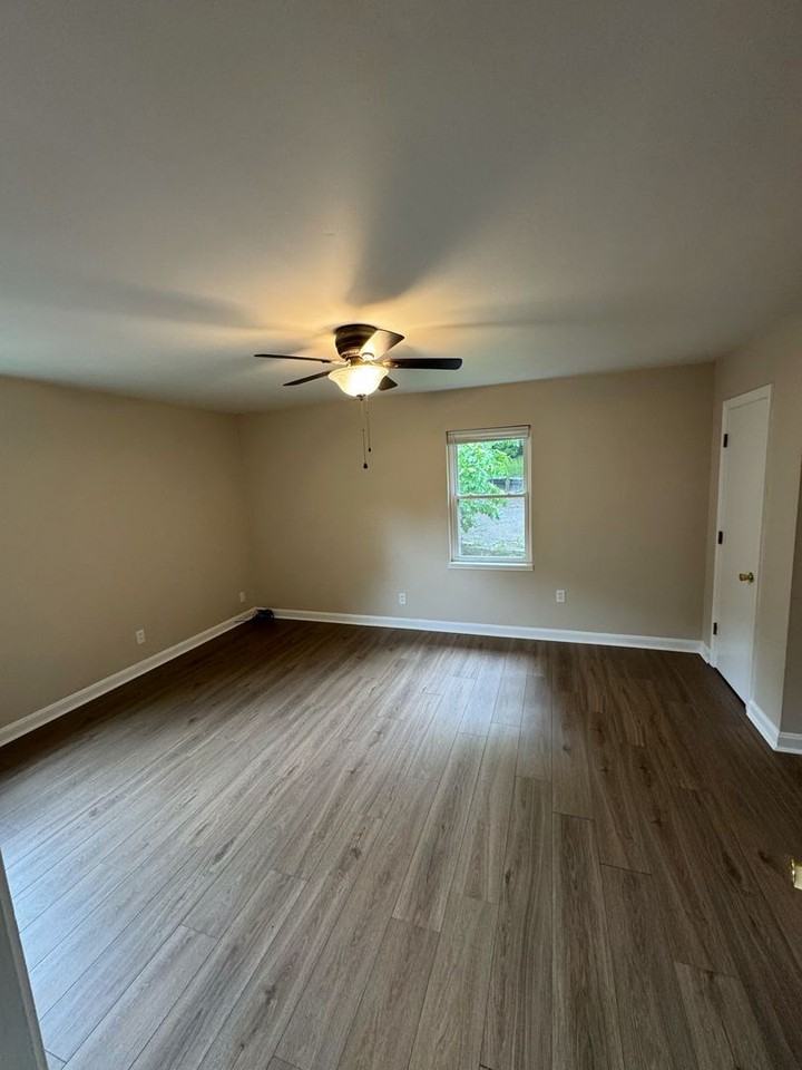 2711 Brownsboro Rd - Photo 6 of 12