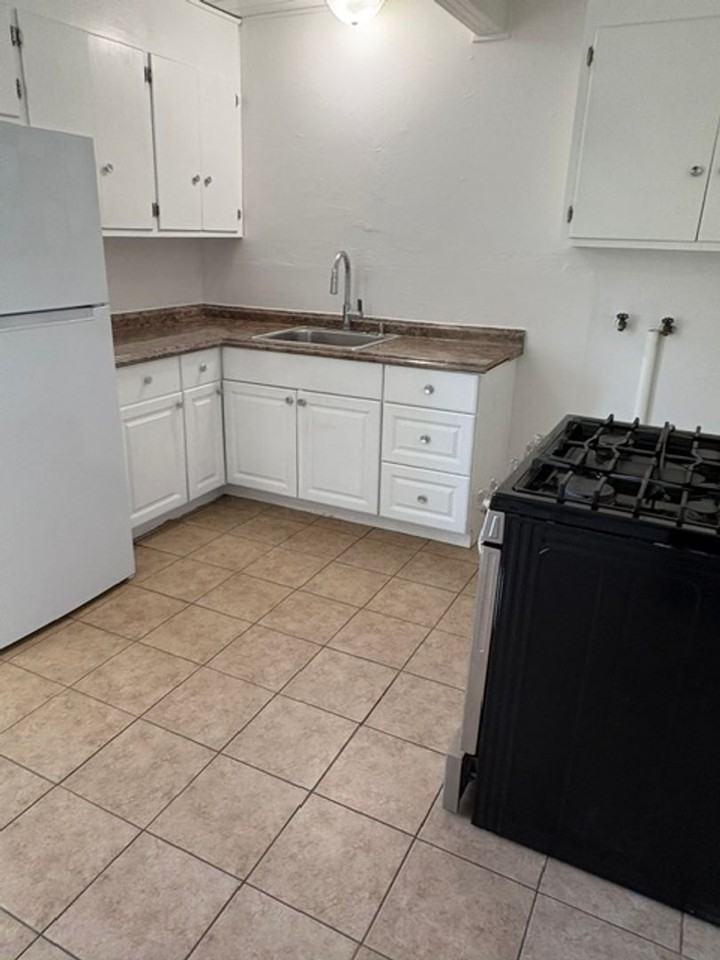 924 Palou St - Photo 2 of 6