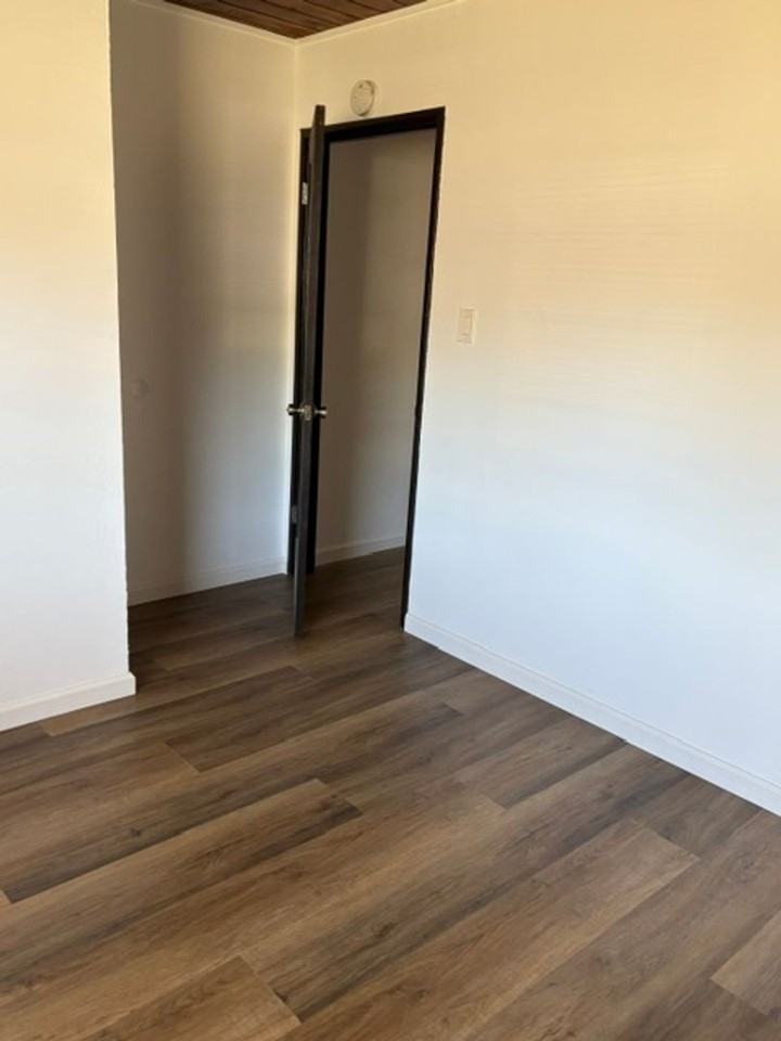 924 Palou St - Photo 4 of 6