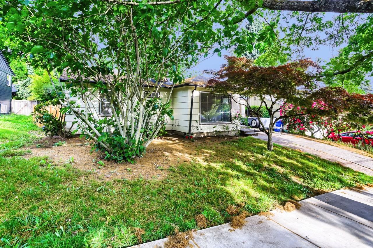 2806 Se 78th Ave - Photo 2 of 28
