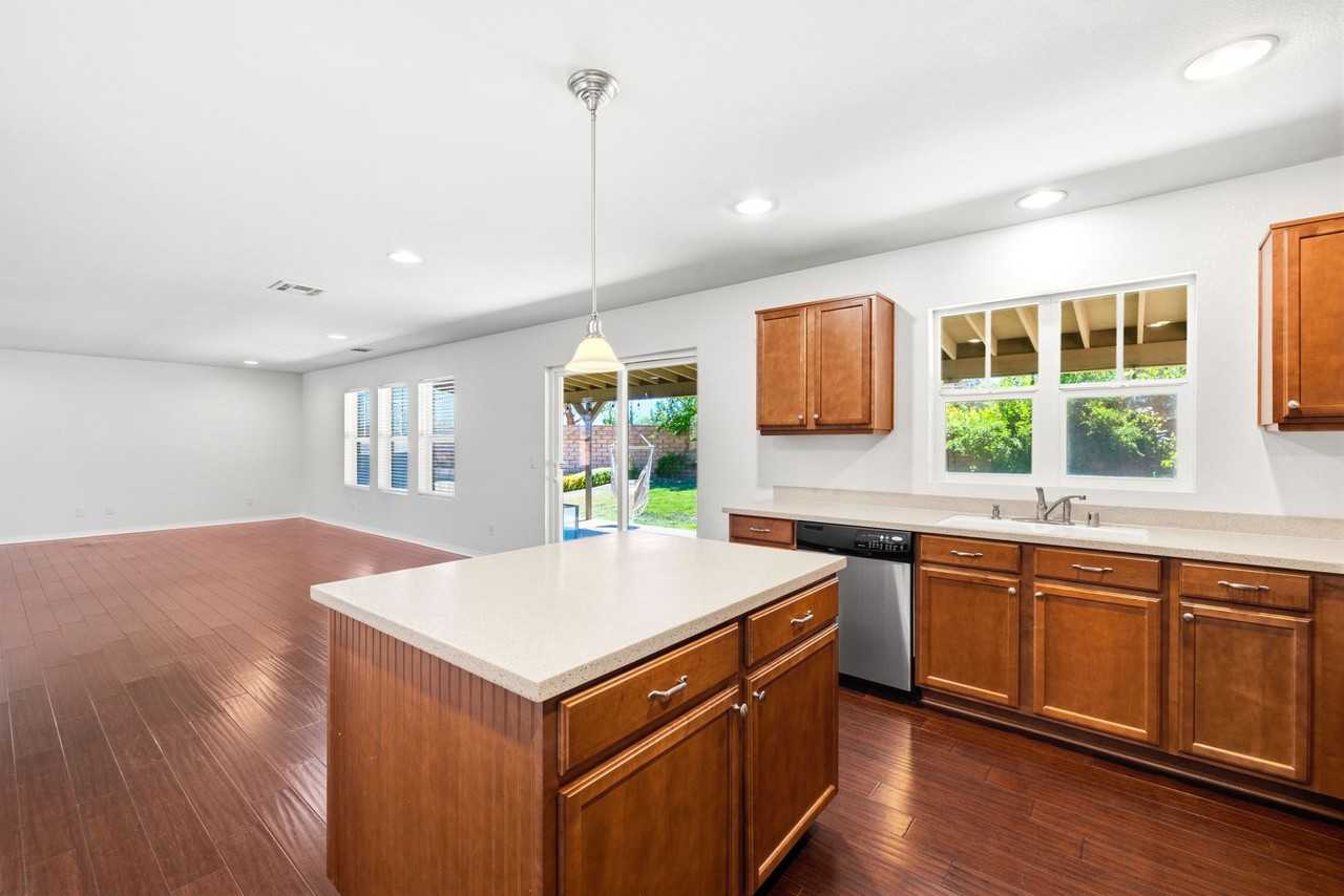 43023 Artesia Ct - Photo 5 of 50