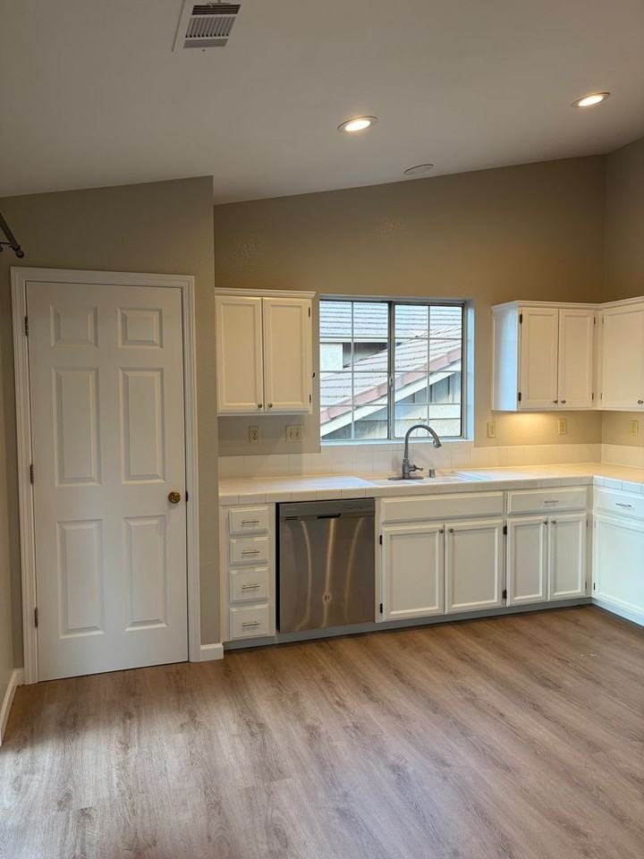 521 Westaire Blvd - Photo 3 of 18