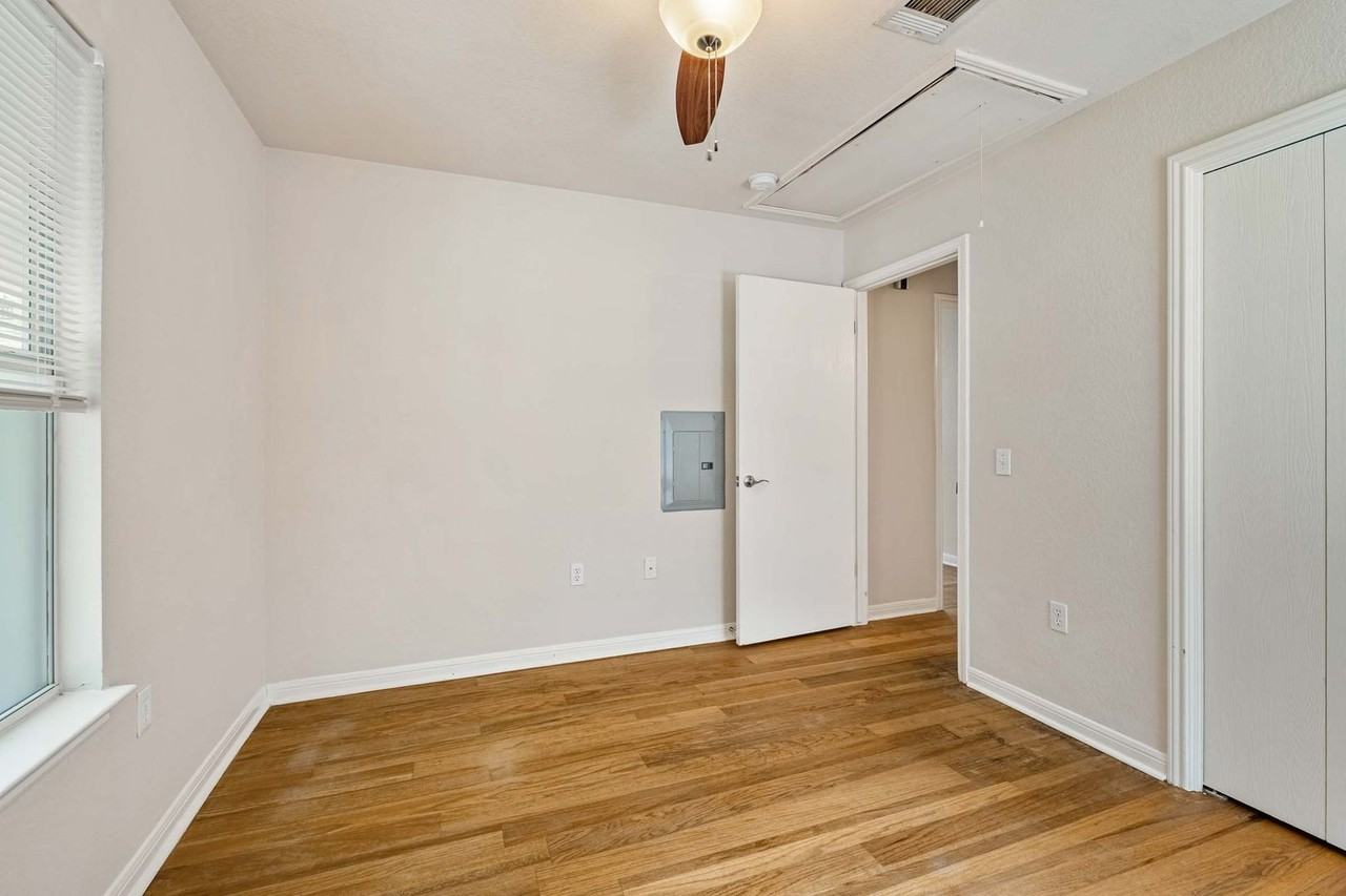 1502 Garden St - Photo 5 of 25