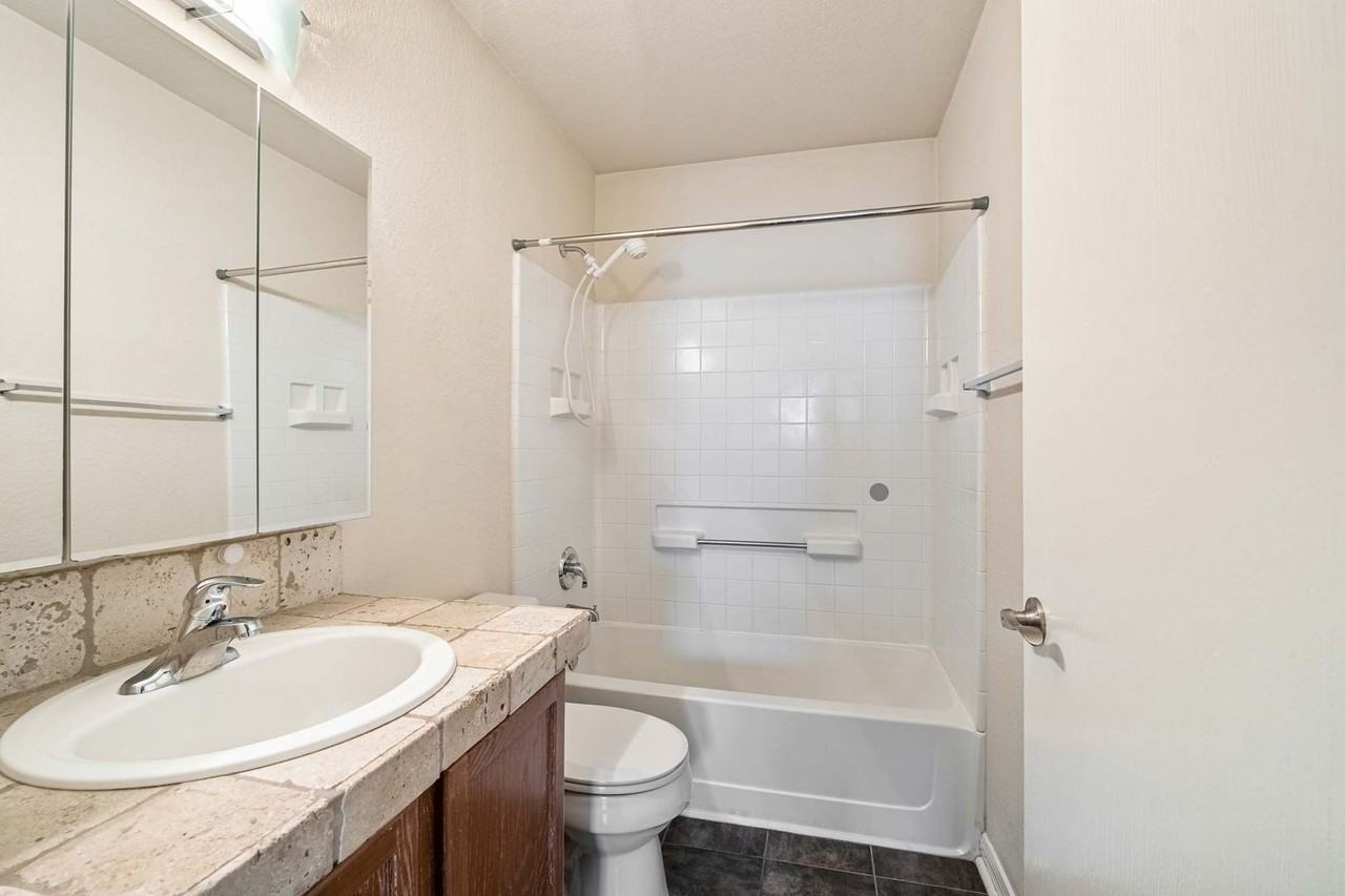 1502 Garden St - Photo 6 of 25
