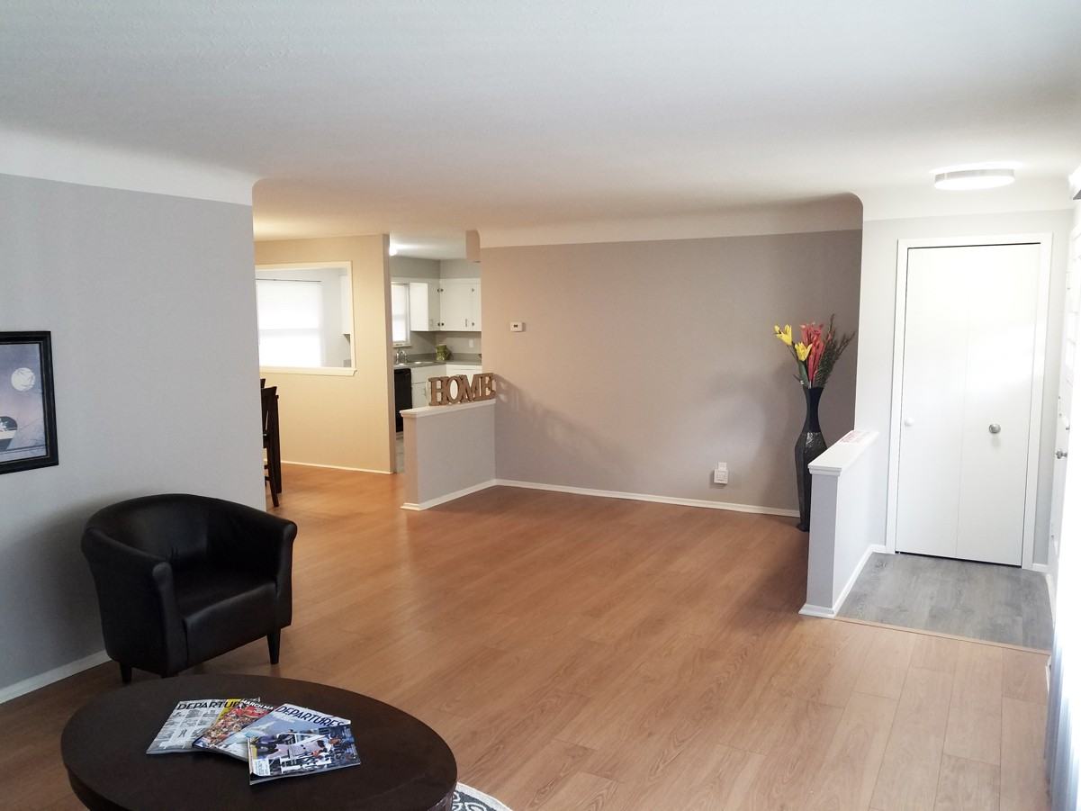 376 Royal Oak Blvd - Photo 3 of 21