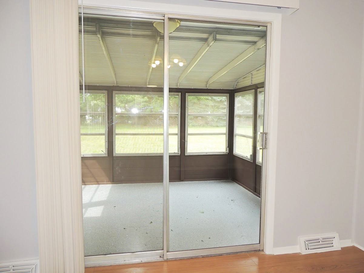 376 Royal Oak Blvd - Photo 6 of 21