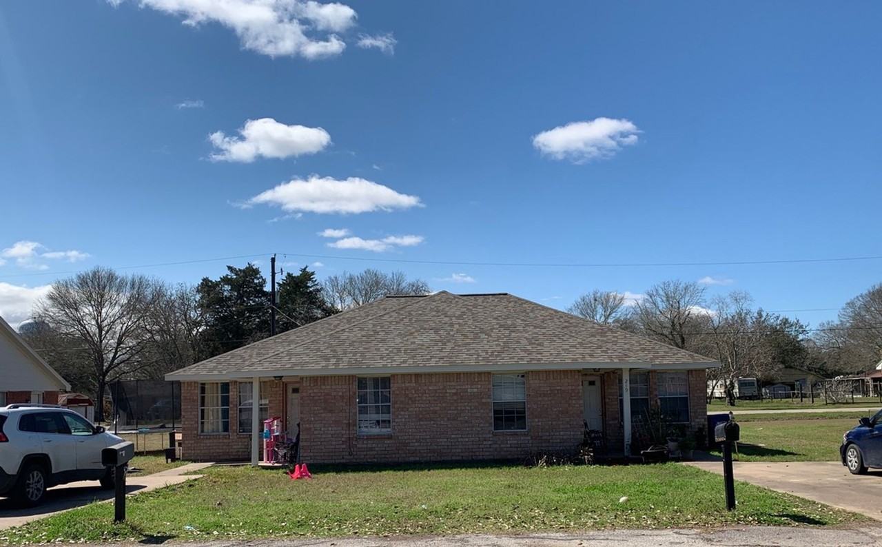 217 Hunters Ln - Photo 2 of 9