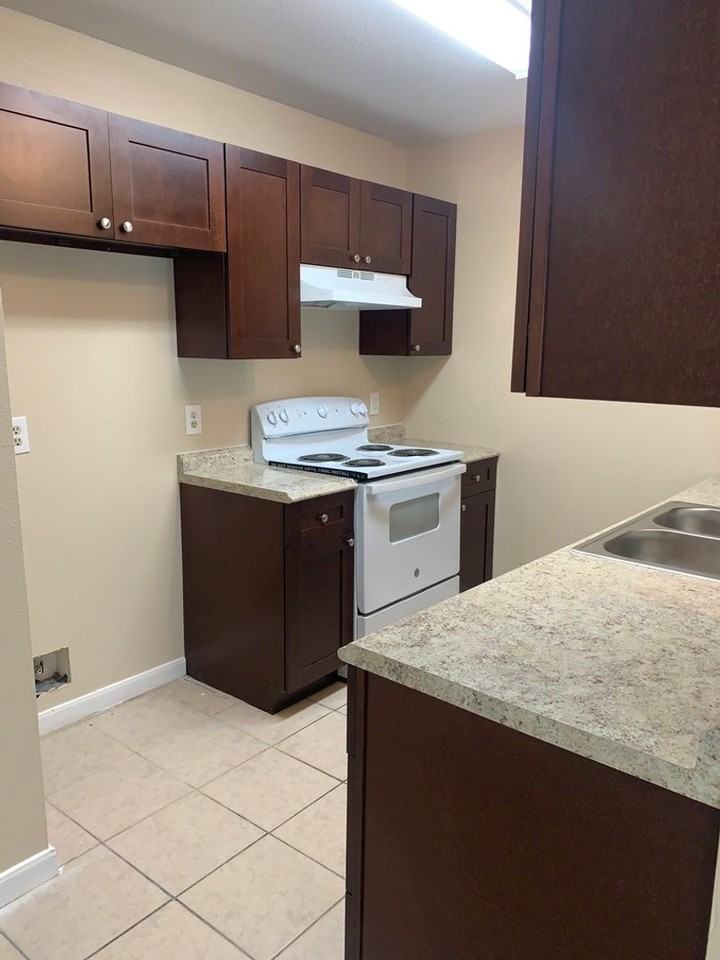 217 Hunters Ln - Photo 3 of 9