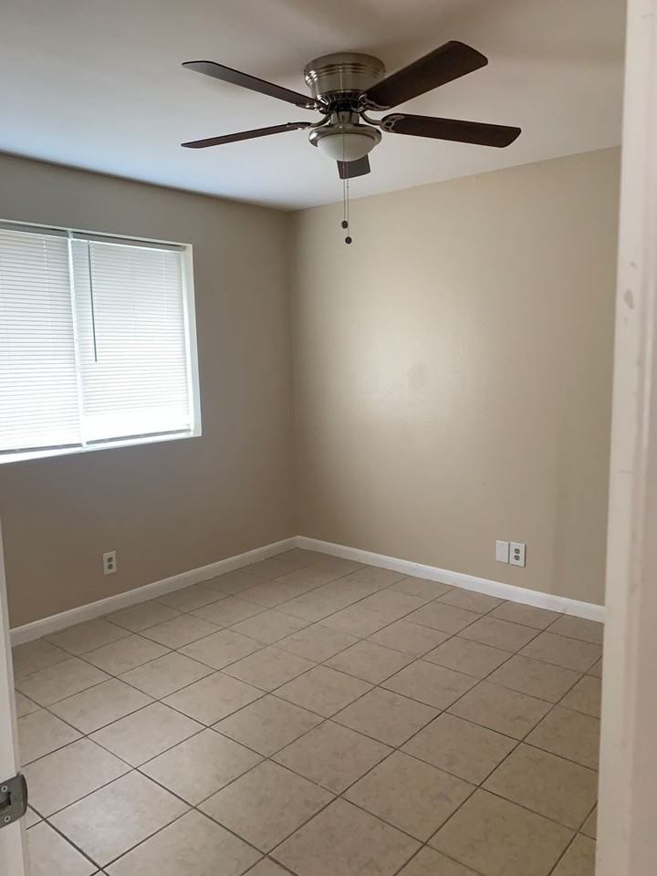 217 Hunters Ln - Photo 5 of 9