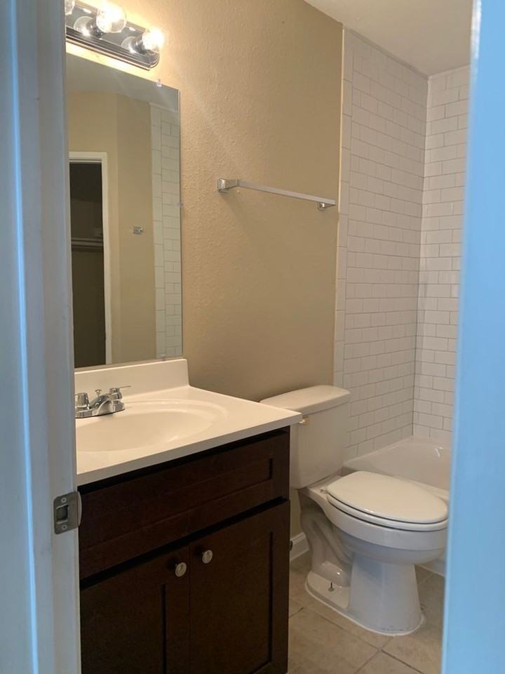 217 Hunters Ln - Photo 6 of 9