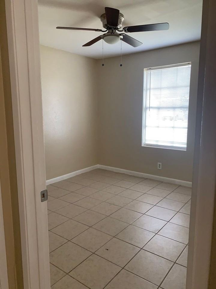 217 Hunters Ln - Photo 7 of 9