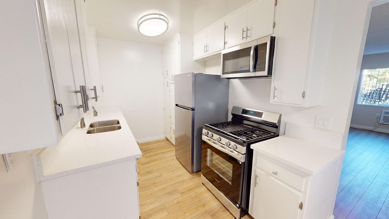 FUL - Fulton Ave Apartments - Photo 2 of 4