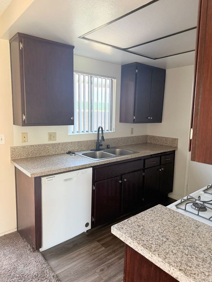 3241 Triumph Ln - Photo 5 of 37