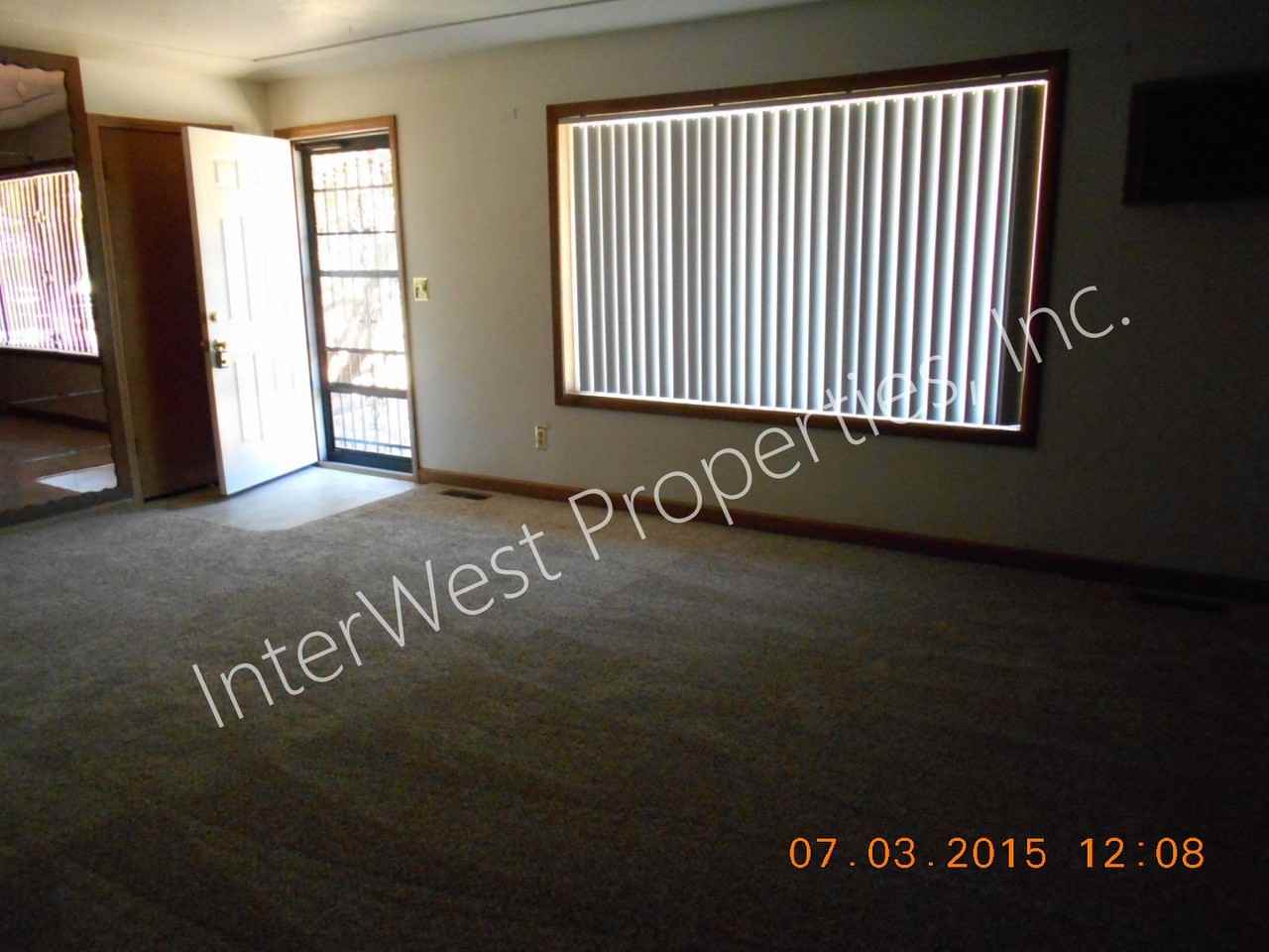 8438 Se Market St - Photo 5 of 20