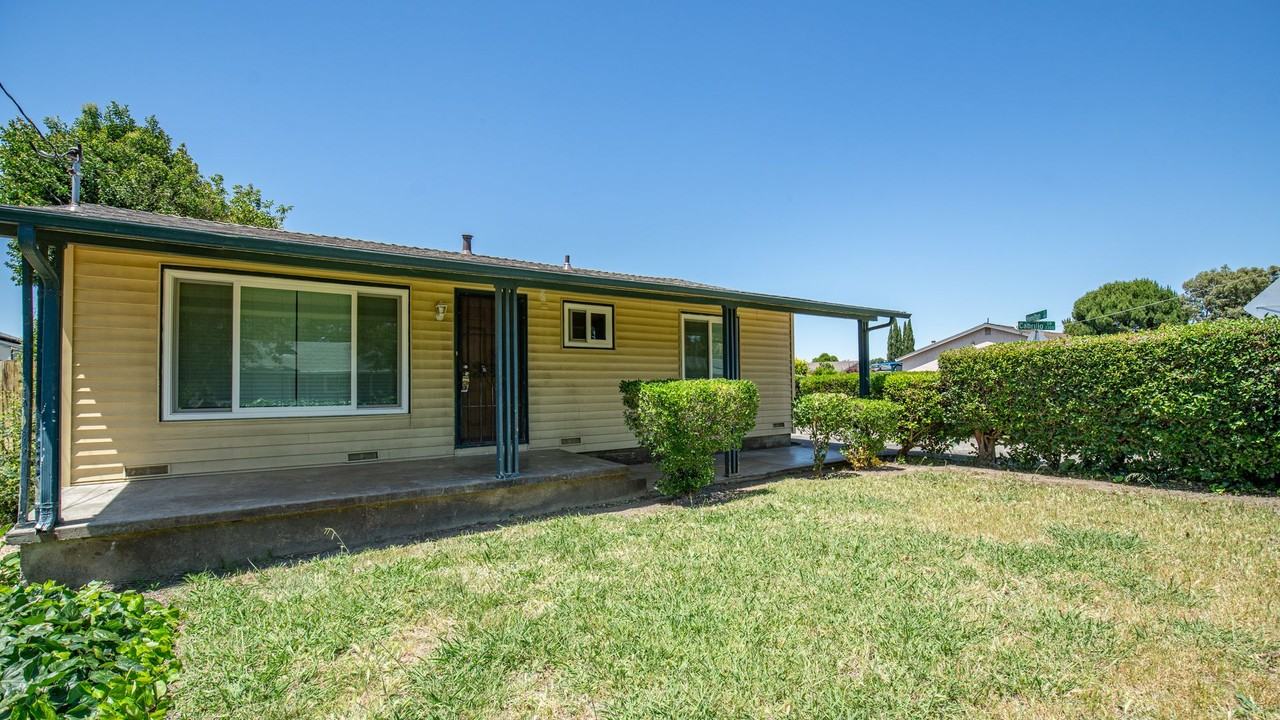 423 Hamilton Dr #A - Photo 4 of 32