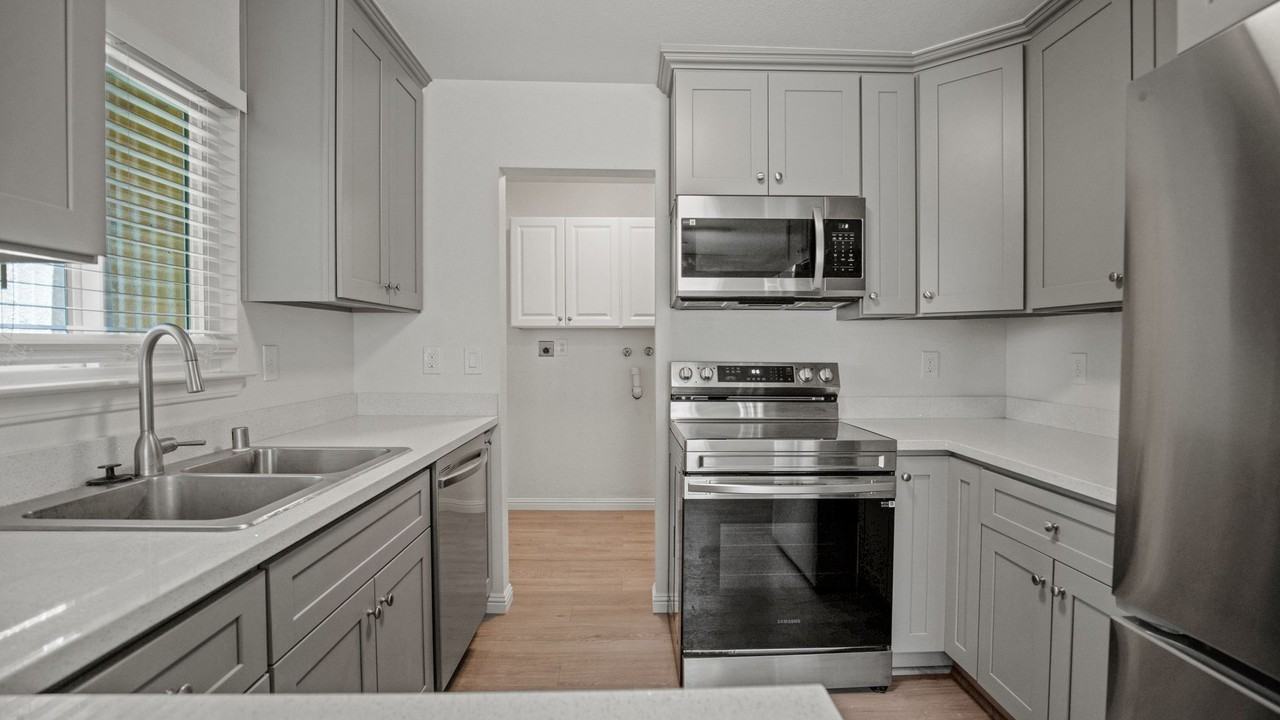 423 Hamilton Dr #A - Photo 7 of 32