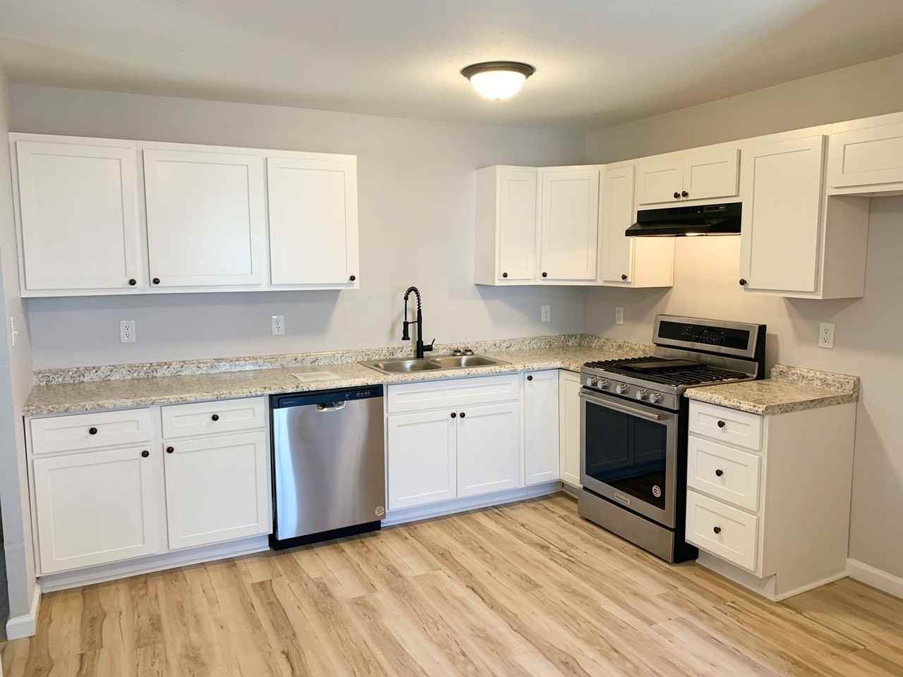 2522 Meadowlane Dr - Photo 5 of 16