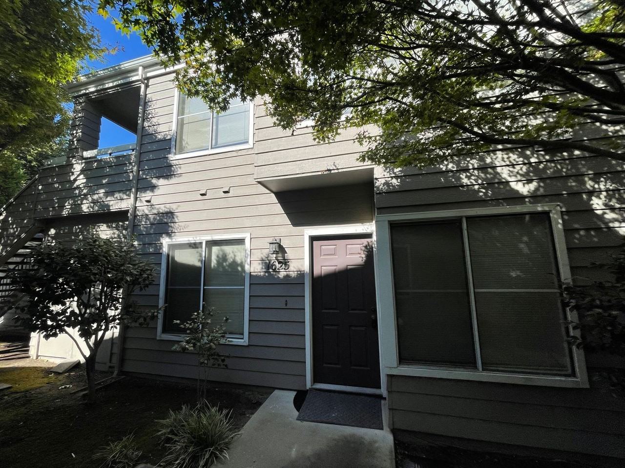 1625 Parkview Green Cir - Photo 2 of 13