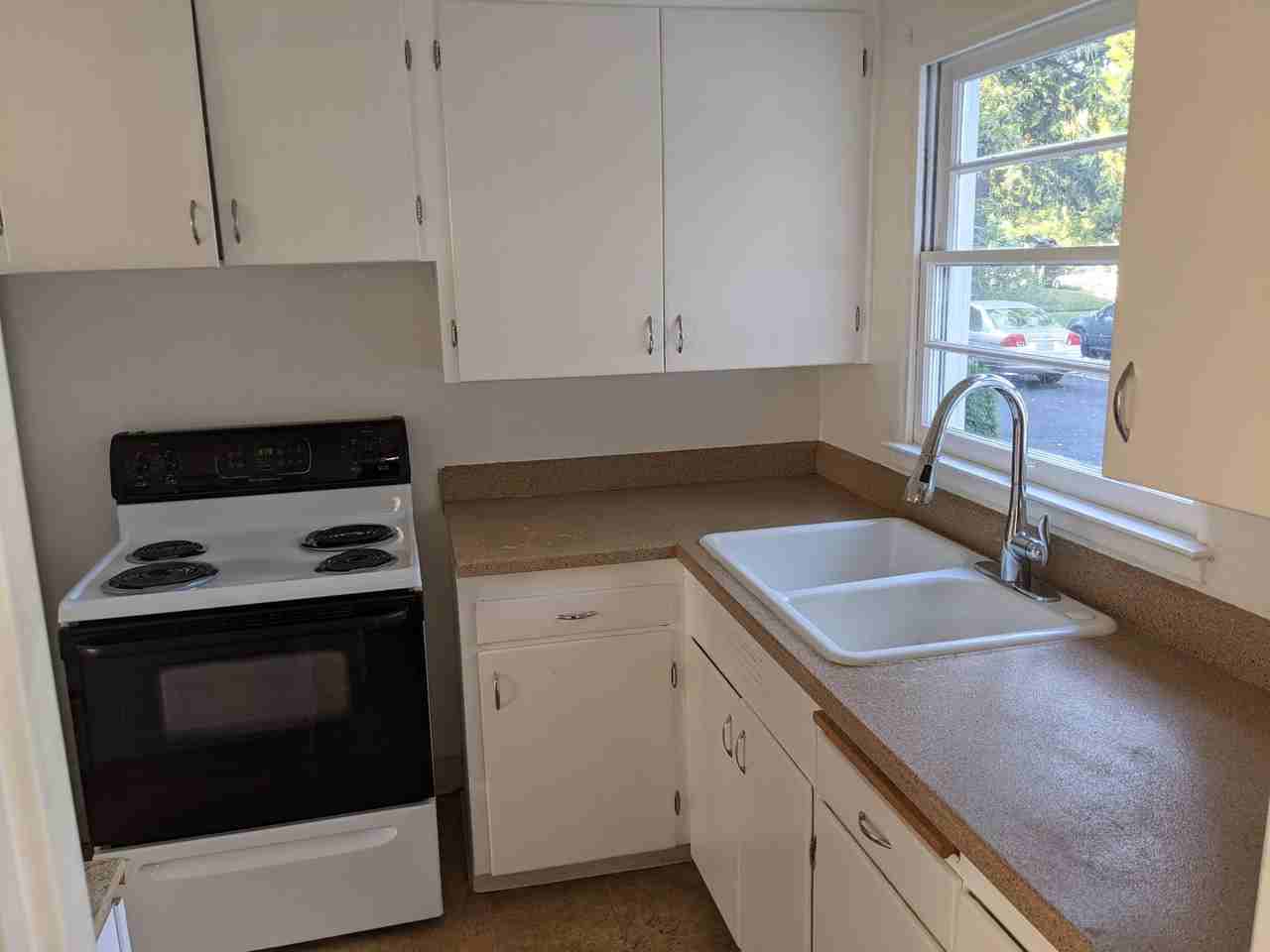 6910 Ne Hancock St - Photo 2 of 10