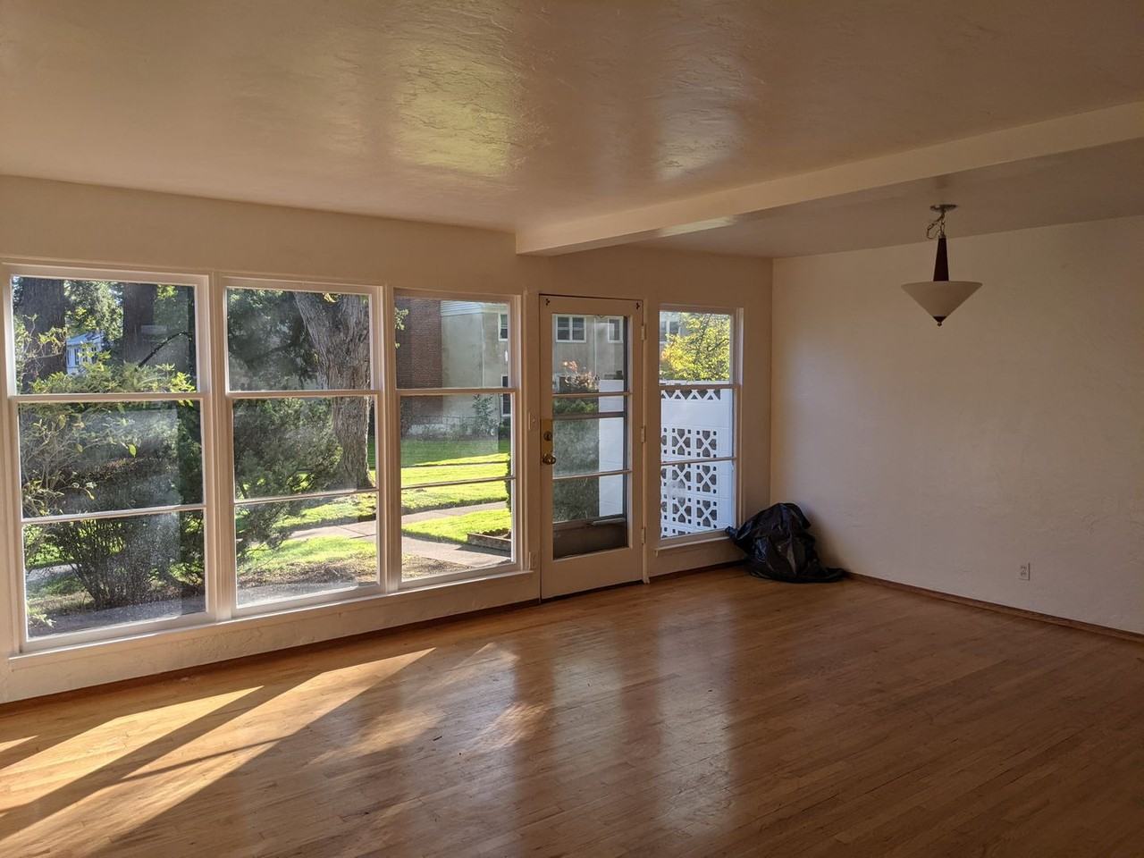 6910 Ne Hancock St - Photo 6 of 10