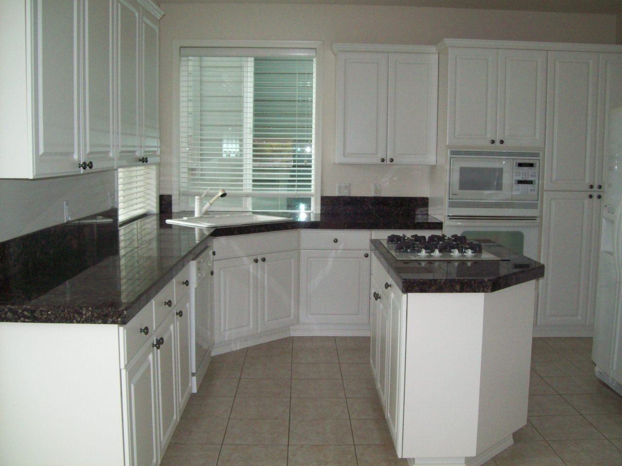 12556 Nw Brimpton Ct - Photo 6 of 23