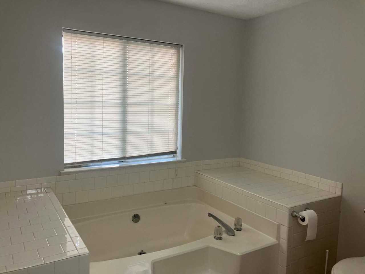 1096 Bonita Cir - Photo 6 of 19
