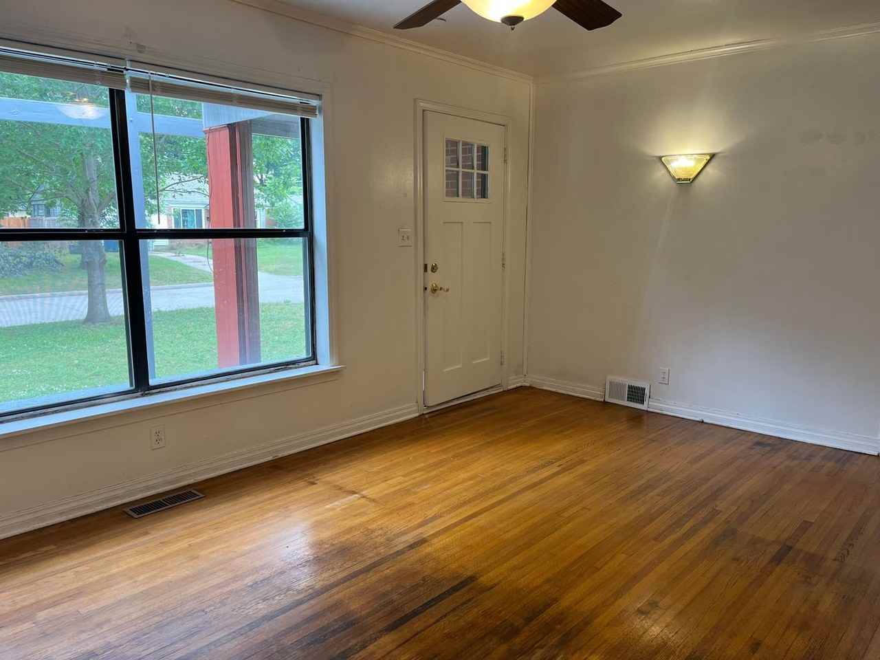 4676 S Saint Louis Ave - Photo 5 of 25