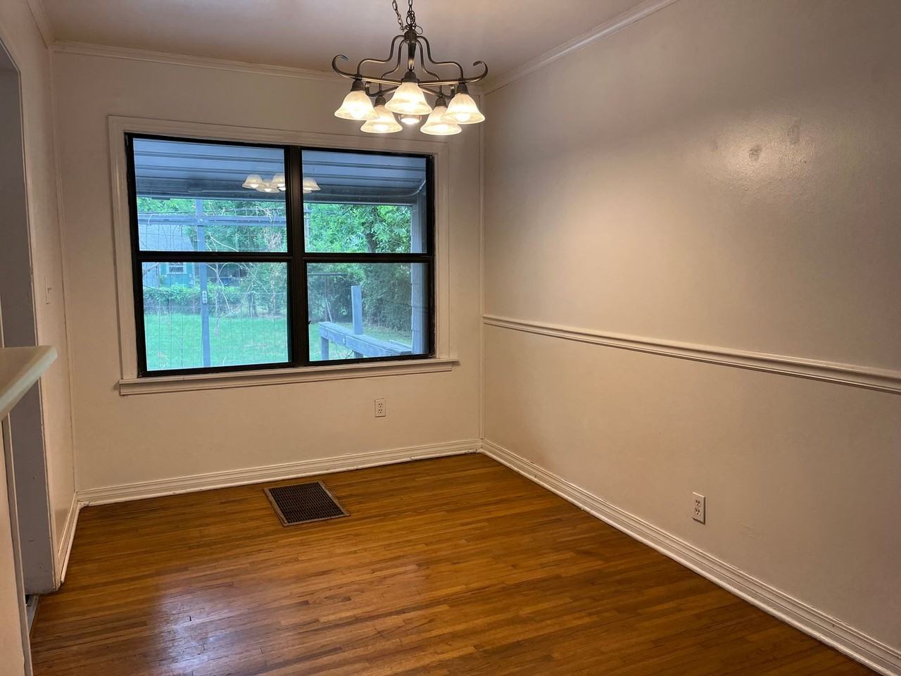 4676 S Saint Louis Ave - Photo 6 of 25