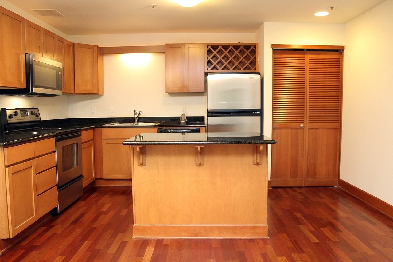 810 Nw Naito Pkwy #F22 - Photo 6 of 29