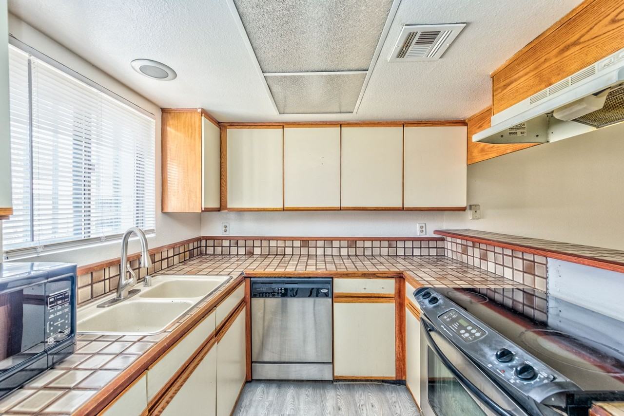2080 Karen Ave Unit B63 #B63 - Photo 4 of 15
