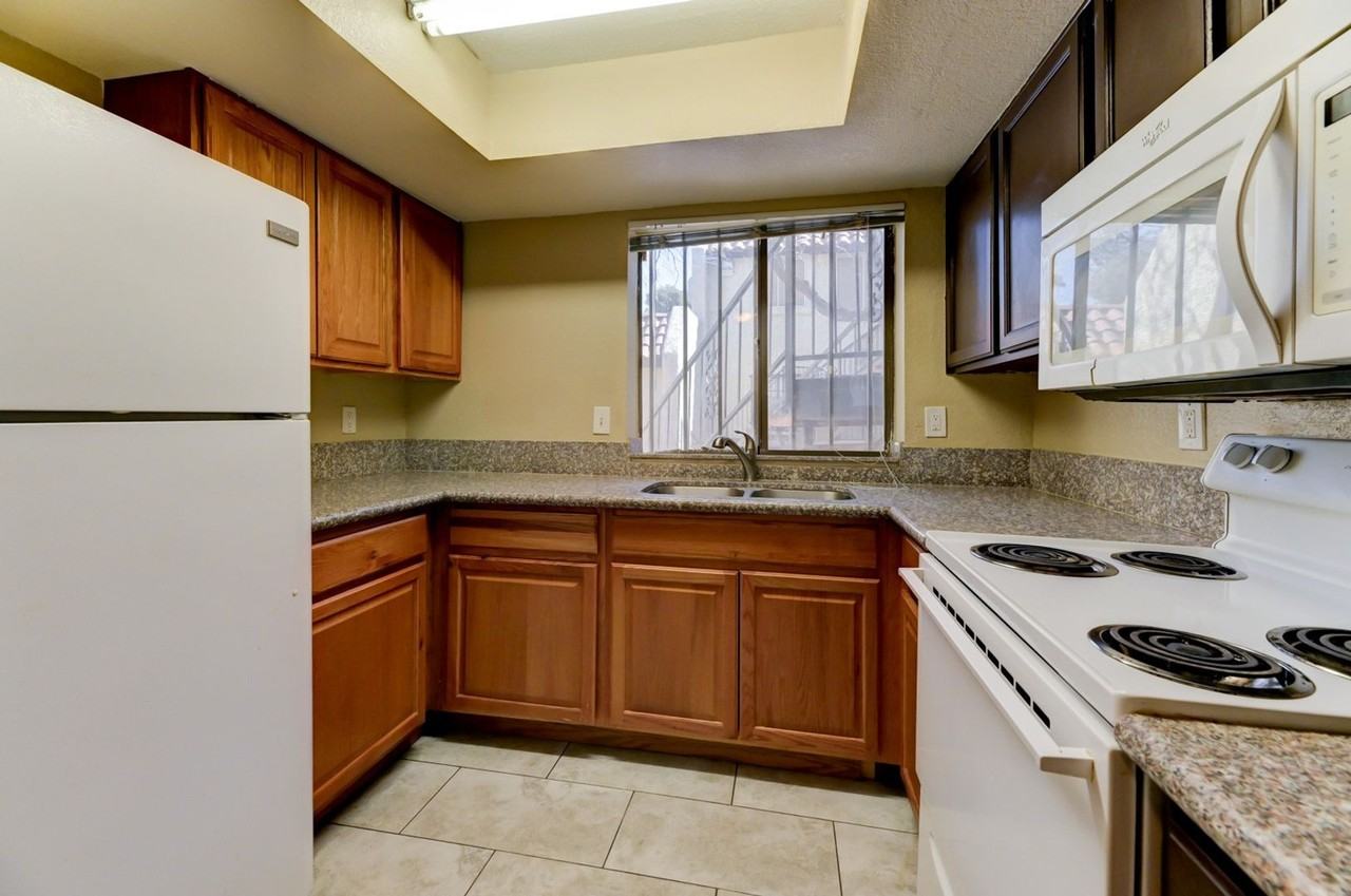 2125 Sun Ave #B - Photo 3 of 10