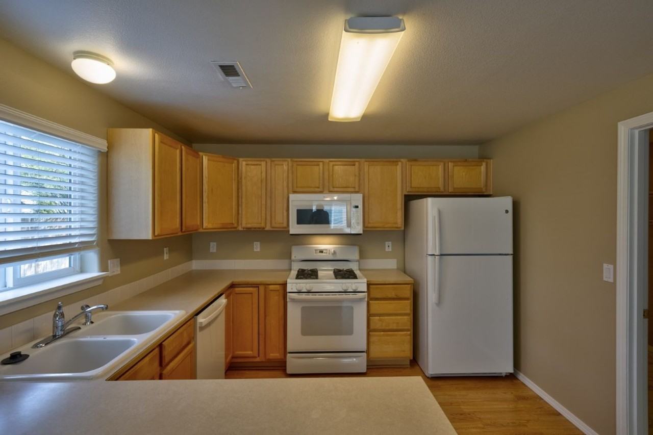 20076 Badger Rd - Photo 6 of 29