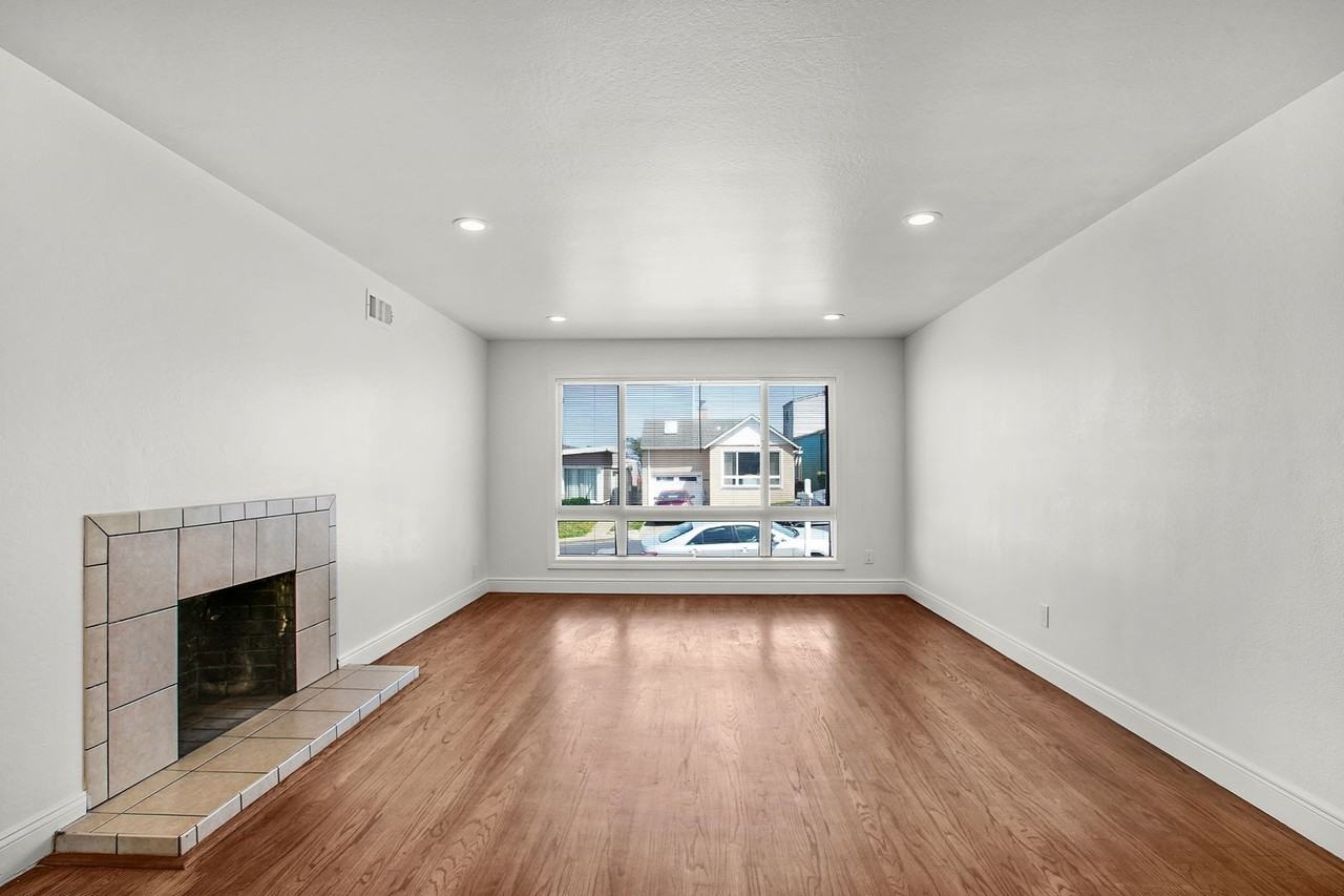 710 Skyline Dr - Photo 3 of 21