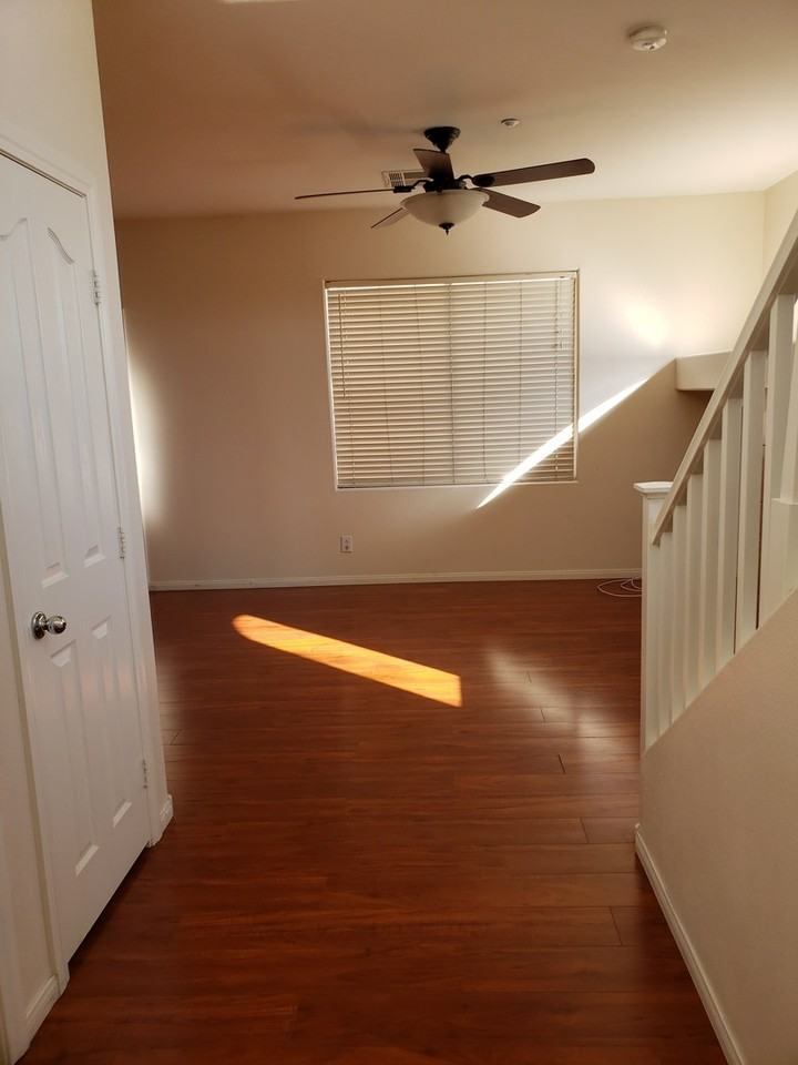 8904 Nautilus Vista Ct - Photo 4 of 43