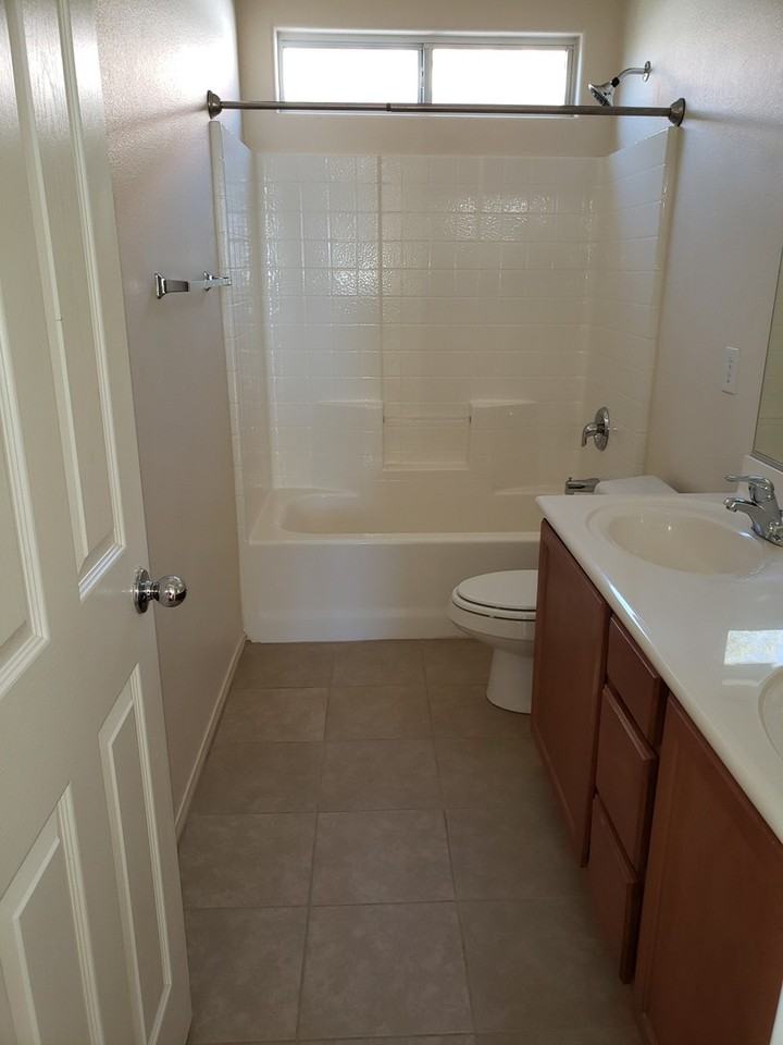 8904 Nautilus Vista Ct - Photo 3 of 43