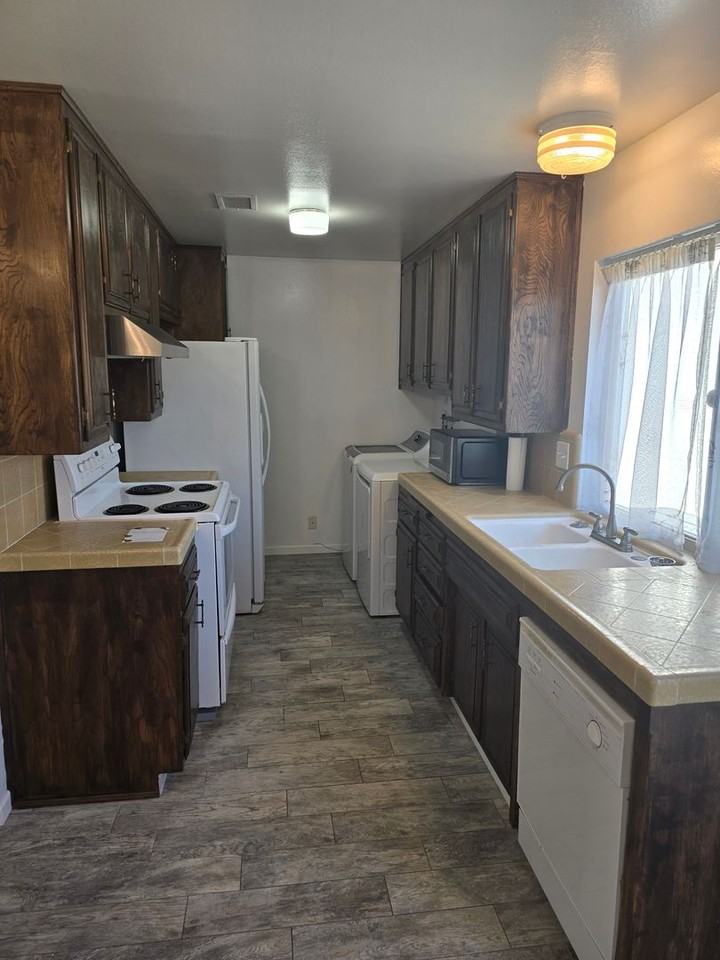 539 Sydnor Ave - Photo 2 of 24
