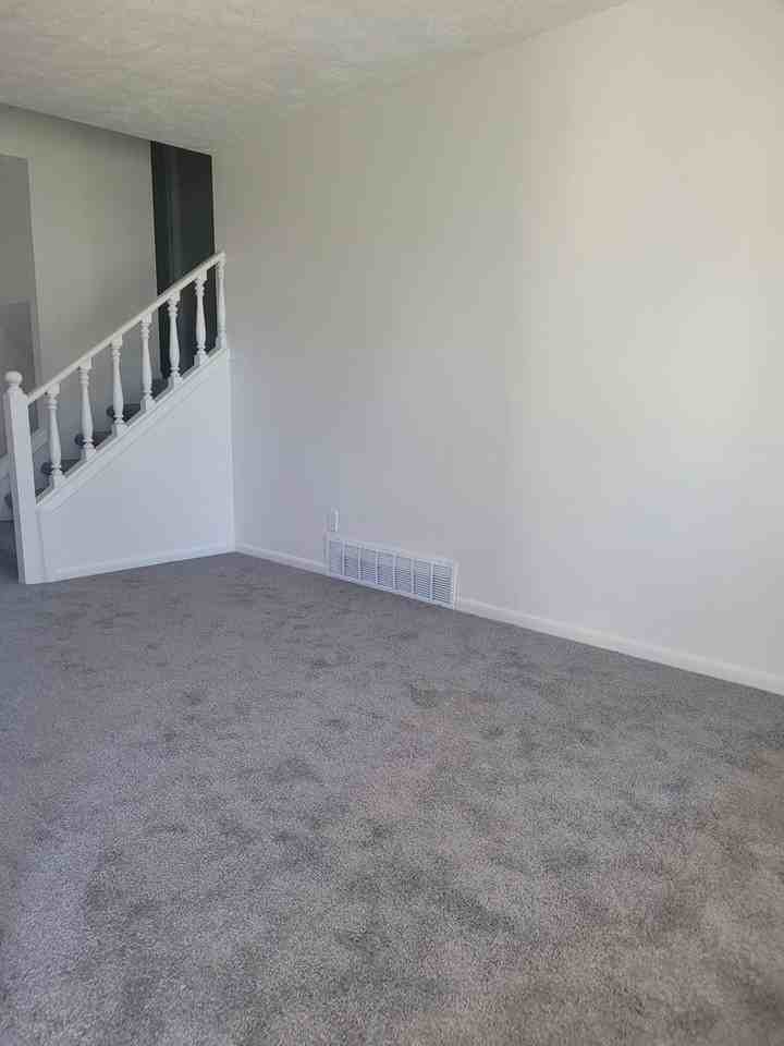 4874 Robin Dr - Photo 2 of 11