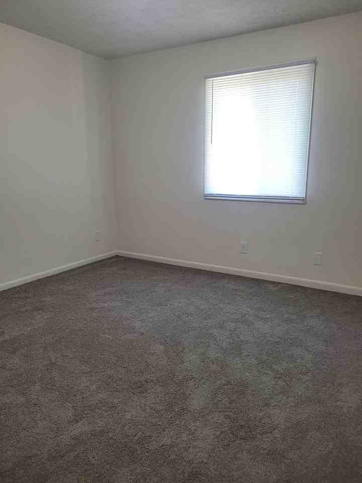 4874 Robin Dr - Photo 4 of 11