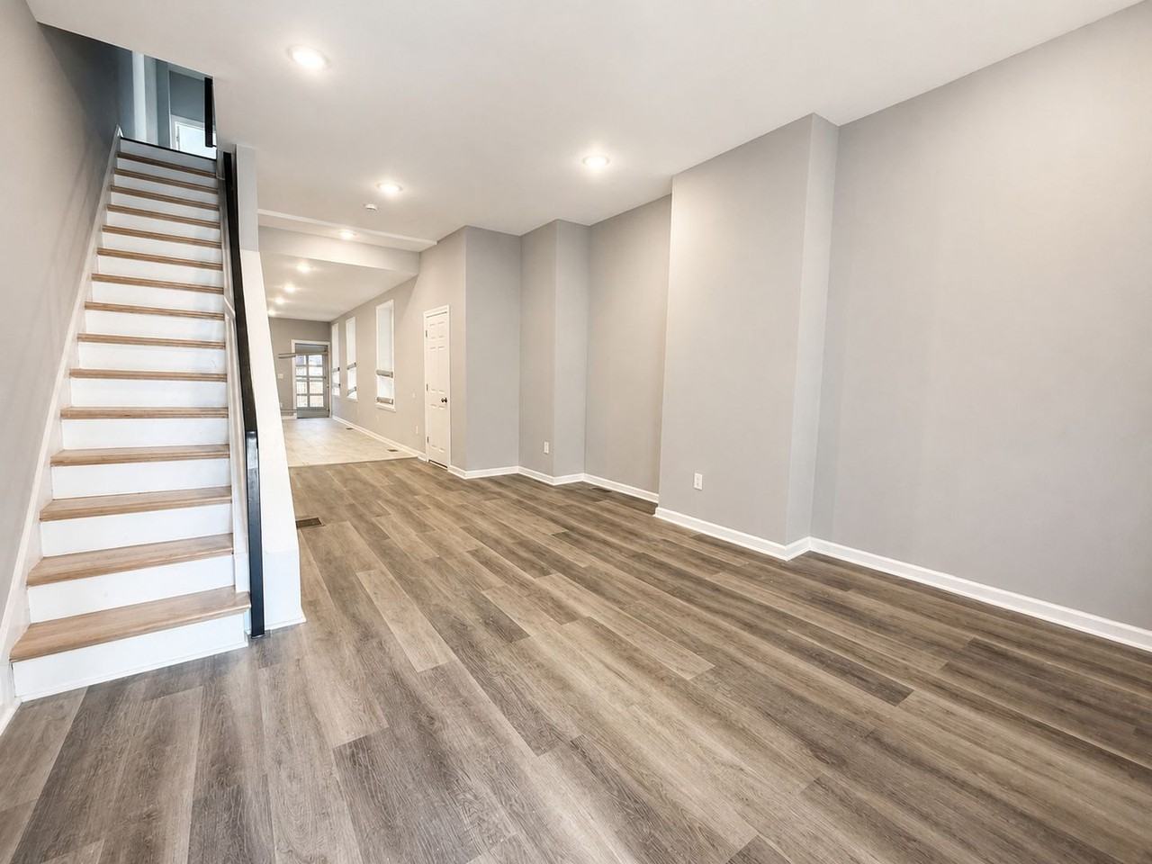 3124 W Montgomery Ave - Photo 2 of 32
