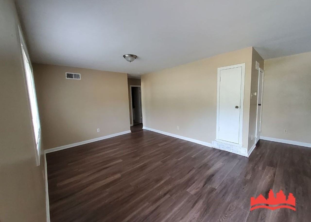 4095 Kenosha Rd - Photo 4 of 14