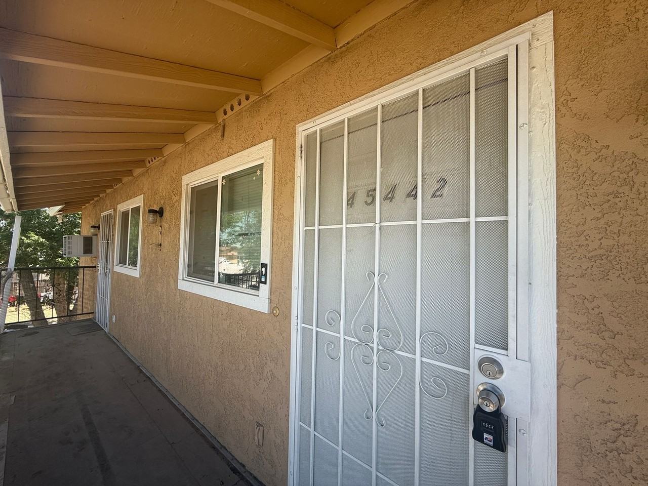 45442 10th St W - Photo 4 of 10