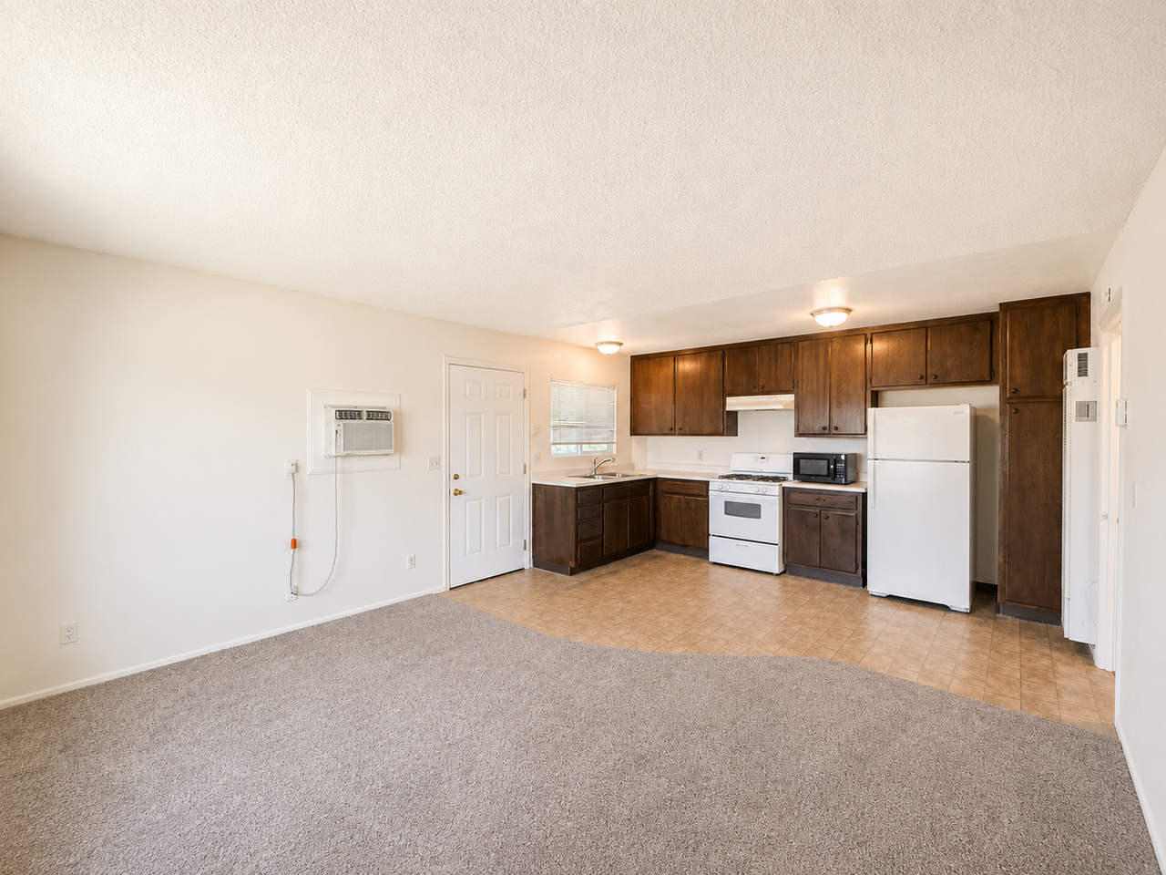 45442 10th St W - Photo 7 of 10