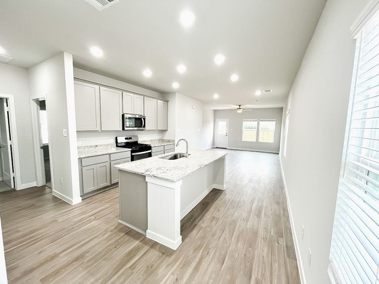 11848 Whirlaway Dr - Photo 3 of 16