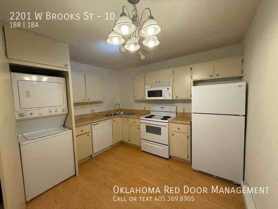 2201 W Brooks St #10 - Photo 3 of 16
